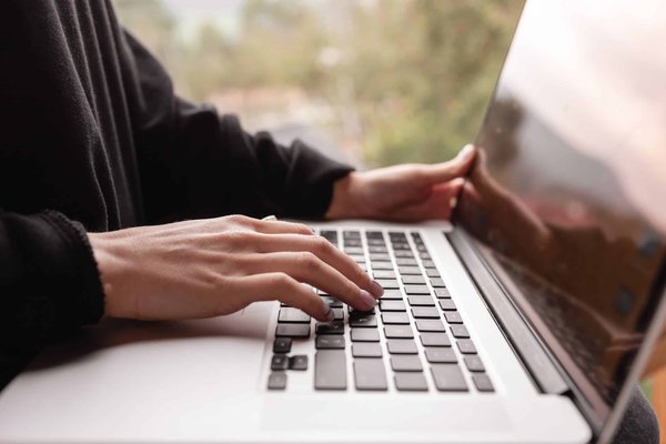 Quelles stratégies de marketing par e-mail pourraient augmenter la rétention de clients pour un service d'abonnement de café gourmet ?